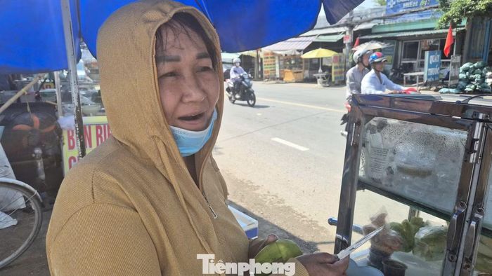 Bà Nguyễn Thị Lý mong muốn nhà nước sớm hoàn thành việc xây dựng cầu Cát Lái để người dân lưu thông thuận tiện