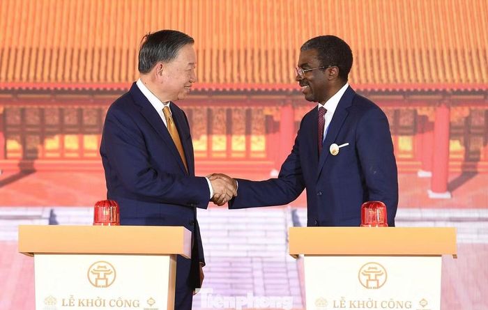 Tổng Bí thư, Chủ tịch nước Tô Lâm và ông Lazare Eloundou Assomo - Giám đốc Trung tâm Di sản Thế giới UNESCO.