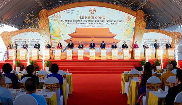 Tổng Bí thư, Chủ tịch nước Tô Lâm và các lãnh đạo bộ ban ngành, đại biểu quốc tế thực hiện nghi thức khởi công dự án phục dựng Điện Kính Thiên.