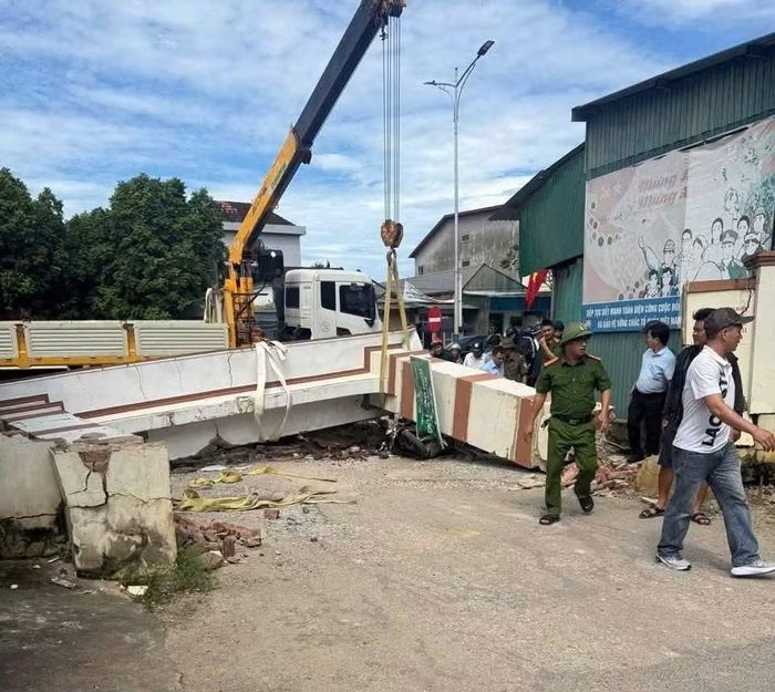 Cổng làng nơi xảy ra vụ việc.