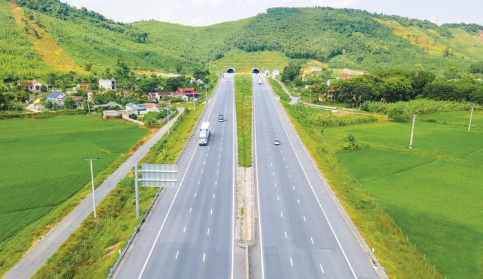 Giai đoạn 2026 - 2030, dự kiến đầu tư xây dựng mới 2.829km, đồng thời mở rộng, hoàn thiện 1.187km đường bộ cao tốc hiện hữu, với tổng nhu cầu vốn khoảng 1.269.000 tỷ đồng.
