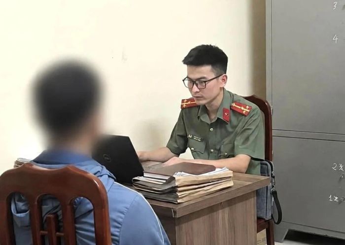 Cá nhân liên quan làm việc với cơ quan Công an.