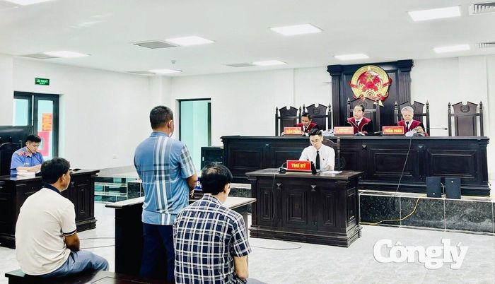 HĐXX xét hỏi các bị cáo tại phiên xử.