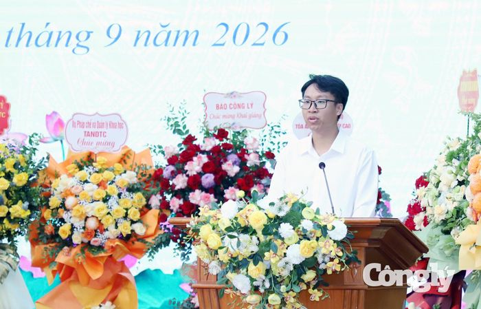 Sinh viên Đào Duy Long, đại diện toàn bộ sinh viên Khóa 11 phát biểu cảm nghĩ