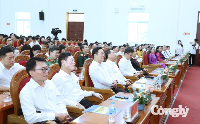 Các đại biểu dự buổi lễ