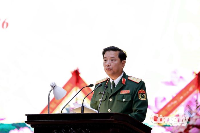 Trung tướng Hà Thọ Bình, Tư lệnh Quân khu 4 phát biểu chỉ đạo tại lễ thành lập.
