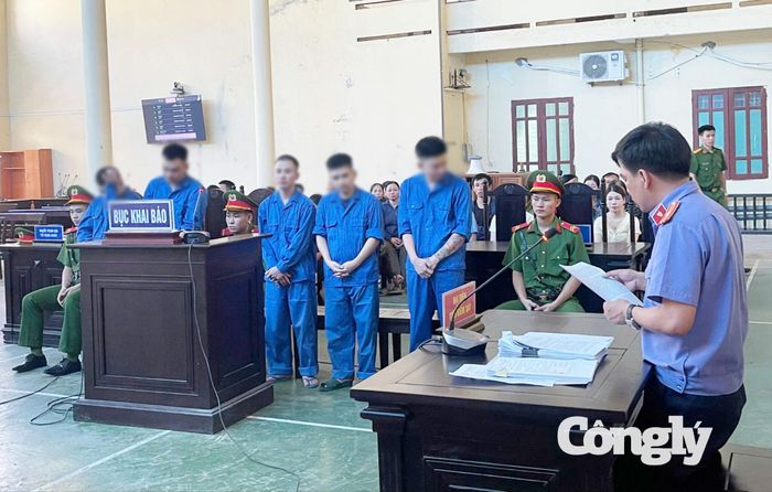 Các bị cáo tại phiên xét xử.
