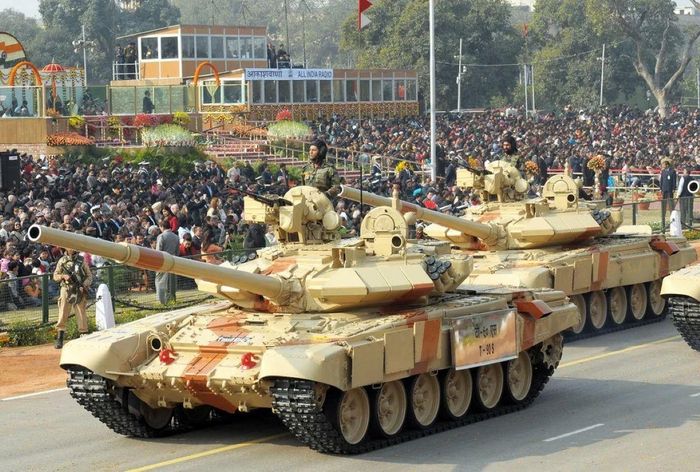 Bộ Quốc phòng Ấn Độ chi 60 triệu USD trang bị bộ nguồn APU cho xe tăng T-90 và T-72. Ảnh: thedefensenews.com