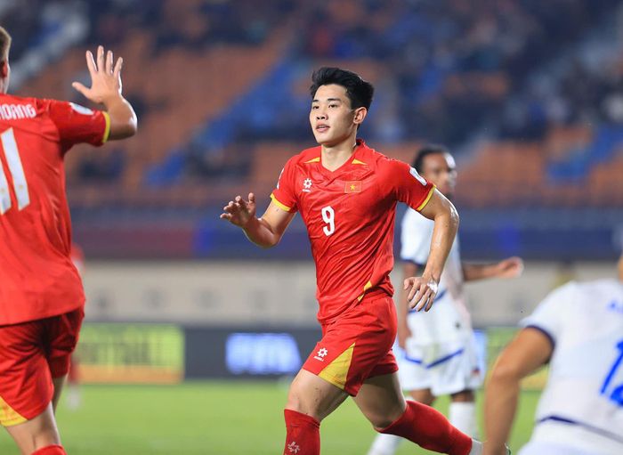 Đình Bắc tự tin "xé lưới" Thái Lan. Ảnh: V.A