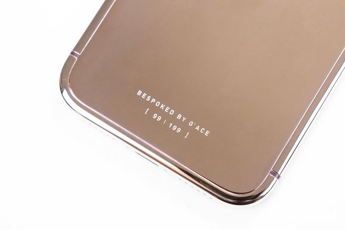 Đây là chiếc iPhone 18 Pro Max mang số 99 trong bộ sưu tập giới hạn 199 chiếc trên toàn thế giới. 