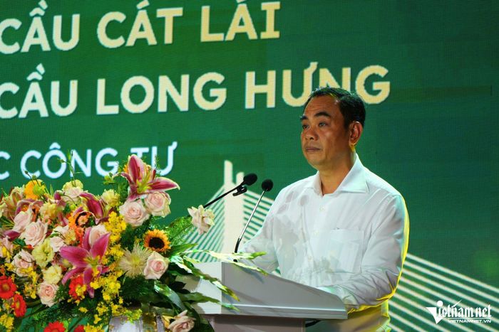 Ông Trần Trọng Thủy, Giám đốc Ban QLDA đầu tư xây dựng công trình giao thông TP Đồng Nai phát biểu tại buổi lễ. Ảnh: Hoàng Anh