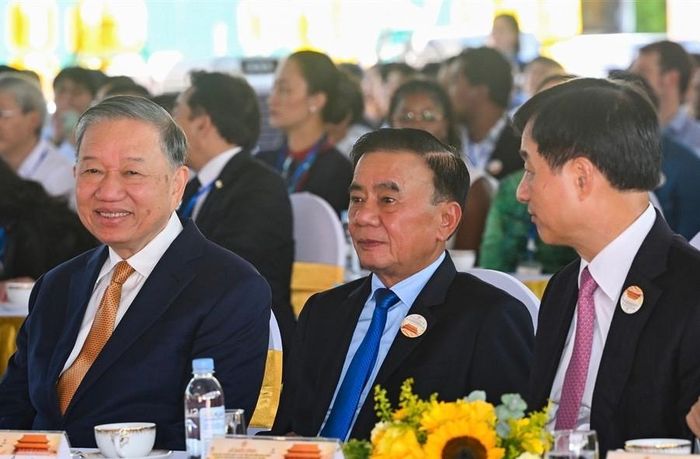 Tổng Bí thư, Chủ tịch nước Tô Lâm đến dự sự kiện và thăm không gian trưng bày tính xác thực về phục dựng Điện Kính Thiên và không gian Điện Kính Thiên. Ảnh: BTC
