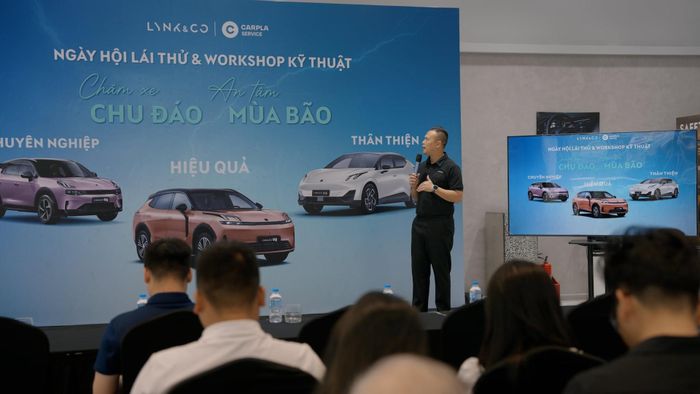 Đại diện Lynk & Co Việt Nam chia sẻ thông tin tại sự kiện “Chăm xe chu đáo - An tâm mùa bão”.