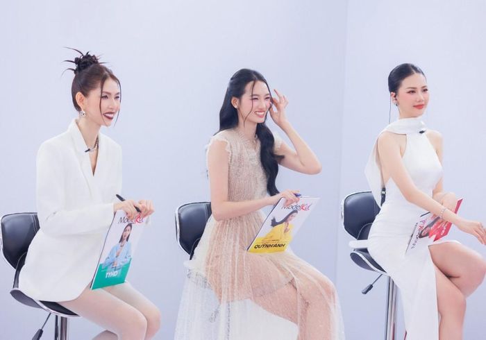 Bộ 3 huấn luyện viên của cuộc thi: TyhD, á hậu Quỳnh Anh và hoa hậu Bùi Quỳnh Hoa. (từ trái qua)