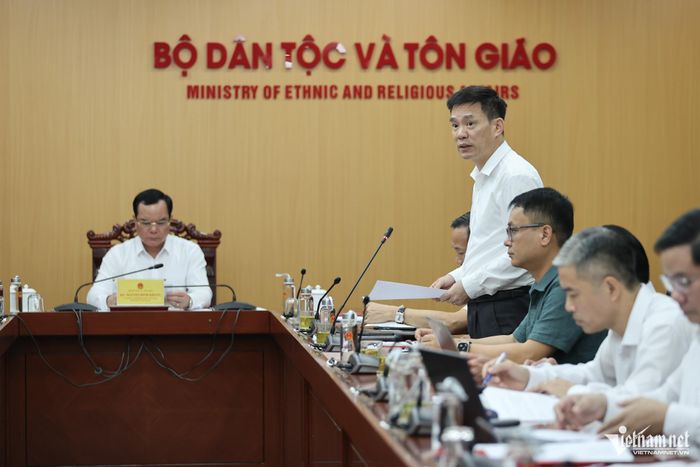 Ông Nguyễn Cao Thịnh, Chánh Văn phòng Bộ báo cáo tại Hội nghị