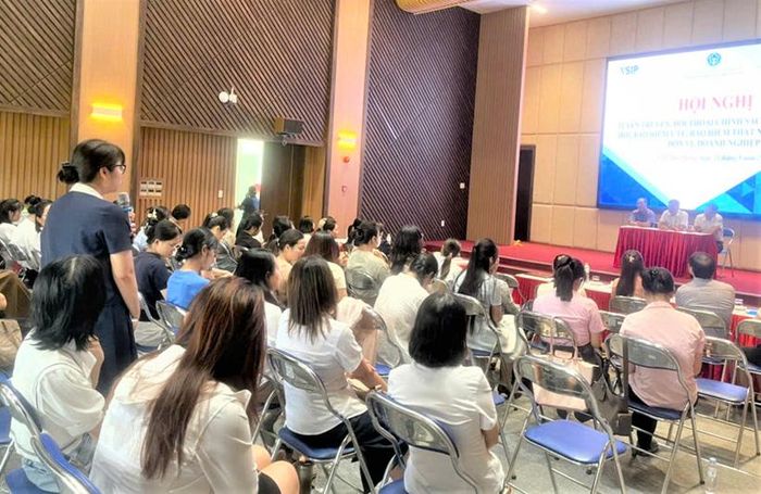  Nhiều ý kiến tham gia thảo luận sôi nổi.