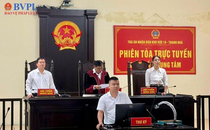 Hội đồng xét xử.