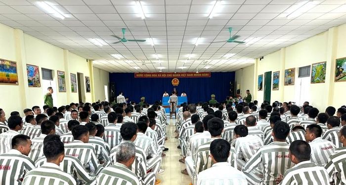 Phiên tòa xét xử lưu động tại Trại giam Đắk Tân.