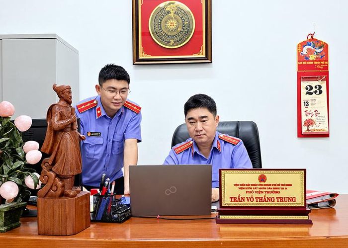  VKSND khu vực 9, TP HCM triển khai mô hình “một kèm một” trong thực hiện phong trào “Bình dân học vụ số”.