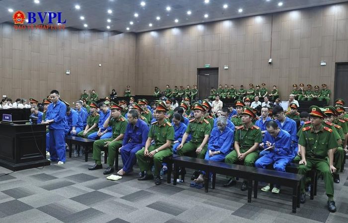 Các bị cáo tại phiên xét xử.