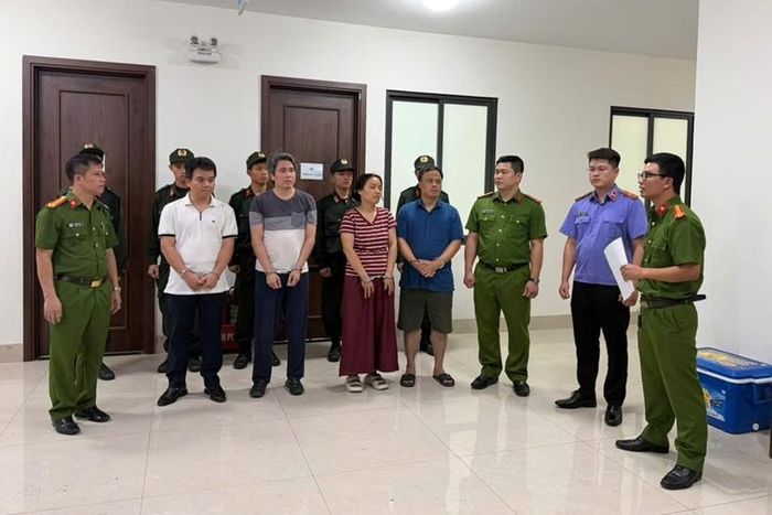 Kiểm sát viên Vụ 4, VKSND tối cao kiểm sát việc thi hành các quyết định tố tụng đối với các bị can.