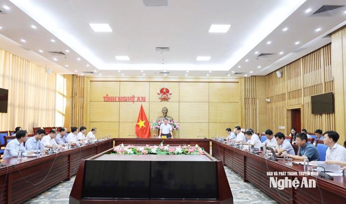 UBND tỉnh nghe và cho ý kiến về Dự thảo Đề án “Phát triển công nghiệp nông thôn trên địa bàn tỉnh Nghệ An giai đoạn 2026 - 2030”. Ảnh: Lê Hằng