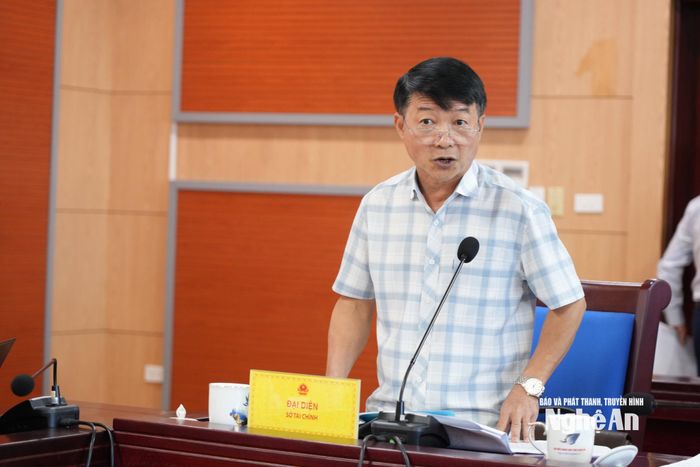 Đại diện Sở Tài chính báo cáo về việc quản lý tài sản công sau sắp xếp. Ảnh: T.P