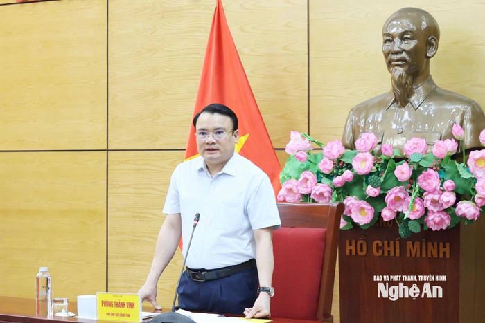 Phó Chủ tịch UBND tỉnh Phùng Thành Vinh phát biểu kết luận cuộc làm việc với các sở, ngành, đơn vị. Ảnh: Lê Hằng