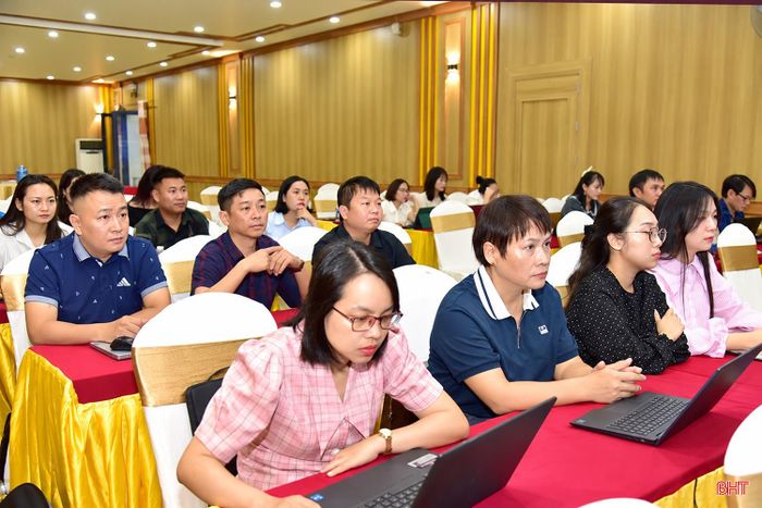 Tham gia lớp bồi dưỡng có 40 hội viên, phóng viên thuộc các chi hội, câu lạc bộ nhà báo trên địa bàn tỉnh.