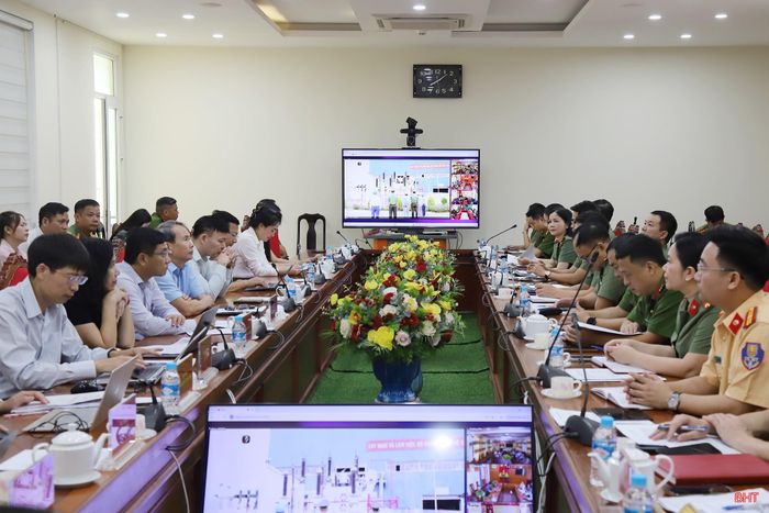 Toàn cảnh điểm cầu Hà Tĩnh.