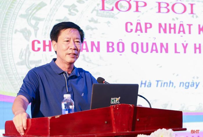 Ông Bùi Huy Cường - Chủ tịch Liên minh HTX Hà Tĩnh phát biểu khai mạc.