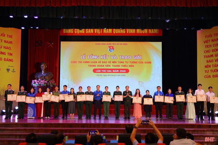 Báo và phát thanh, truyền hình Hà Tĩnh nhận giải B thể loại truyền hình với tác phẩm “Khi đoàn viên trở thành “lá chắn số” trên không gian mạng”.