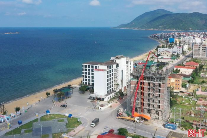 Nắm bắt nhu cầu nghỉ dưỡng nhiều khách sạn, nhà nghỉ, nhà hàng đang được xây dựng nhanh chóng tại Khu du lịch Thiên Cầm.