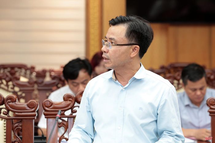 Đồng chí Lê Ngọc Huấn - Giám đốc Sở Nông nghiệp và Môi trường làm rõ một số nội dung trong các đề án, chính sách.