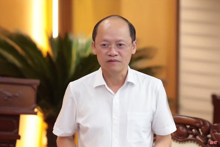 Đồng chí Nguyễn Hồng Lĩnh - Phó Bí thư Thường trực Tỉnh ủy, Chủ tịch HĐND tỉnh tham gia ý kiến tại hội nghị.