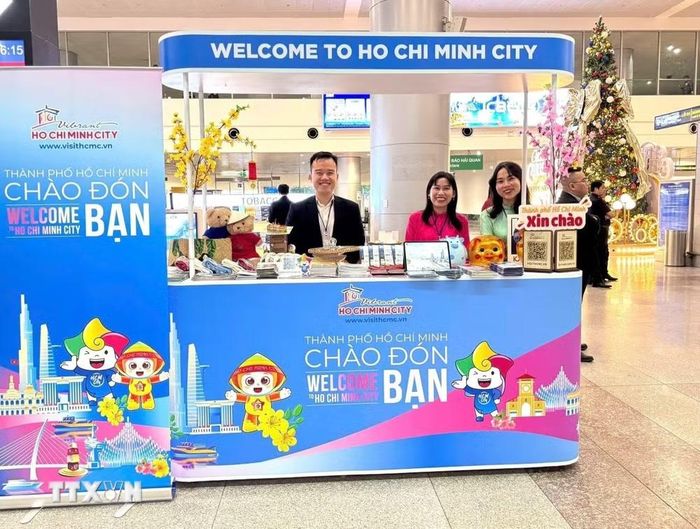Quầy quảng bá hình ảnh du lịch Thành phố Hồ Chí Minh tại Sân bay Quốc tế Tân Sơn Nhất. (Ảnh: Mỹ Phương/TTXVN)