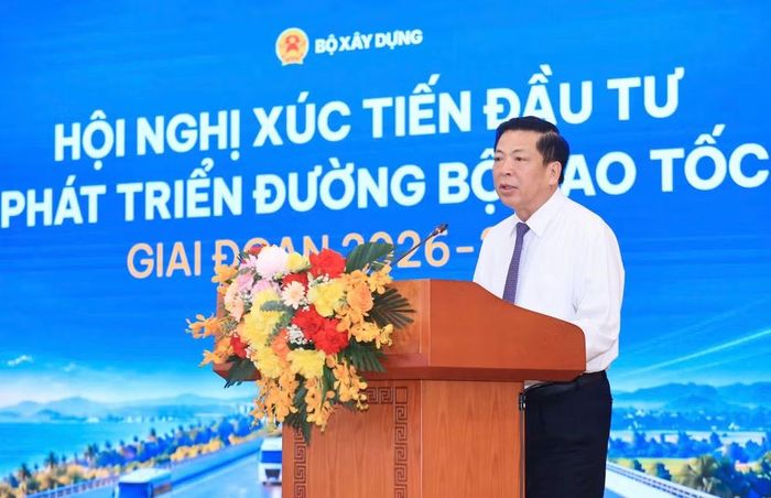Bộ trưởng Bộ Xây dựng Trần Hồng Minh kêu gọi các nhà đầu tư, doanh nghiệp tham gia đầu tư các dự án hạ tầng giao thông. (Ảnh: Tạ Hải/Vietnam+)