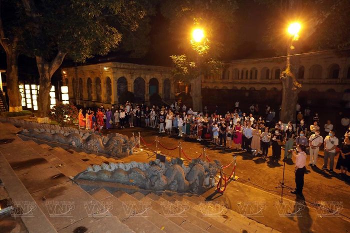 Một số hình ảnh của tour đêm Hoàng thành Thăng Long. (Ảnh: Thanh Giang/TTXVN)