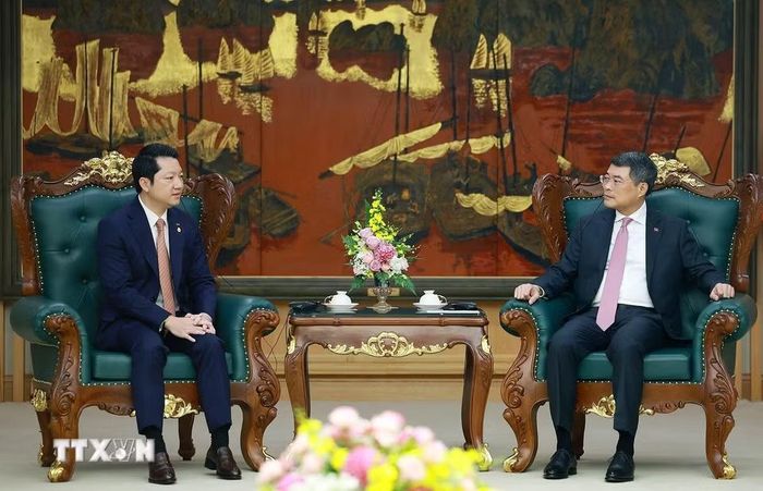Thủ tướng Lê Minh Hưng tiếp Bộ trưởng Bộ Thanh tra Campuchia Sok Soken. (Ảnh: Dương Giang/TTXVN)