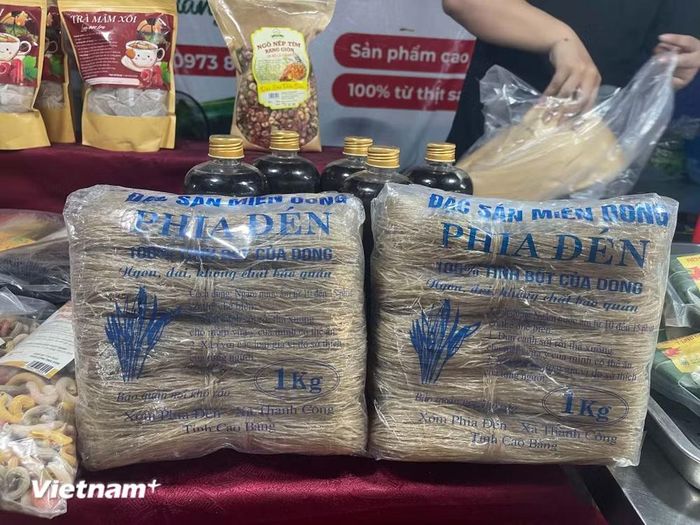 Miến dong Phia Đén được bày bán trên thị trường. (Ảnh: Thúy Hà/Vietnam+)