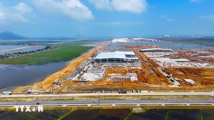 Khu kinh tế Vũng Áng ngày càng thu hút nhiều nhà đầu tư tham gia xây dựng nhà máy để sản xuất công nghiệp. (Ảnh: Hữu Quyết/TTXVN)