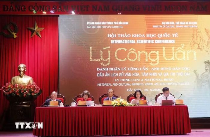 Chủ trì Hội thảo. (Ảnh: Thanh Thương/TTXVN)