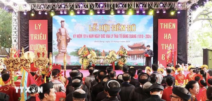 Lễ hội truyền thống Đền Đô được tổ chức từ ngày 14 đến hết ngày 16/3 âm lịch hằng năm. (Ảnh: Đỗ Huyền/TTXVN)