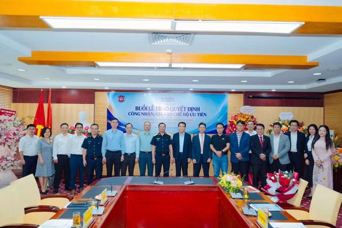 Giai đoạn 2022-2025, kim ngạch xuất nhập khẩu của các Doanh nghiệp ưu tiên liên tục đạt trên 230 tỷ USD/năm, tương đương khoảng 28-34% tổng kim ngạch cả nước. (Ảnh: HQ/Vietnam+)