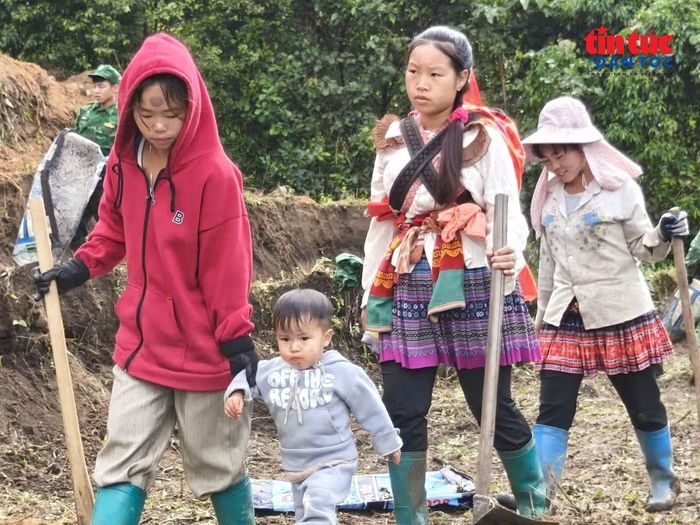 Tại nhiều vùng cao, tầm vóc thấp bé và chứng còi xương ở trẻ em vẫn rất phổ biến. Ảnh: V.T