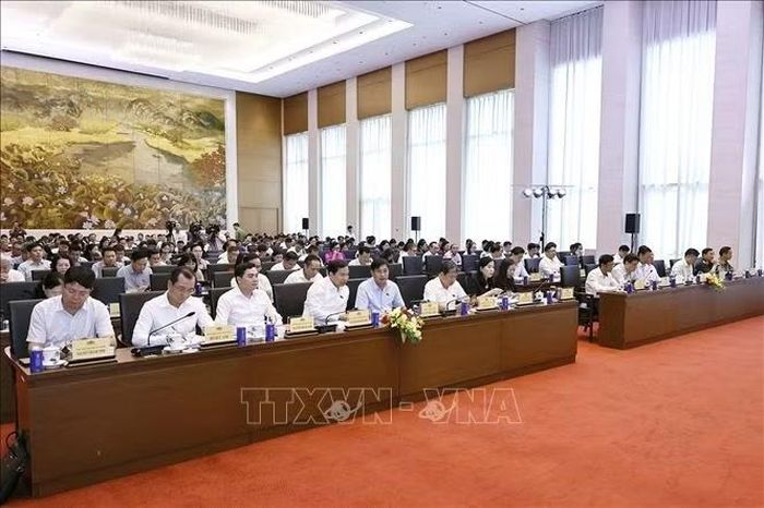Đại biểu dự phiên họp.