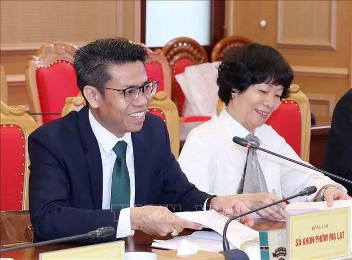 Đồng chí Sakhone Phommalath, Phó Trưởng Ban Tuyên huấn Trung ương Đảng Nhân dân cách mạng Lào phát biểu tại hội đàm. Ảnh: Phương Hoa/TTXVN.