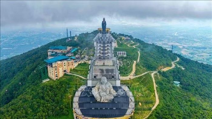 Khu du lịch quốc gia Núi Bà Đen, một trong những điểm đến tiêu biểu gắn với định hướng phát triển du lịch tâm linh - sinh thái của Tây Ninh.