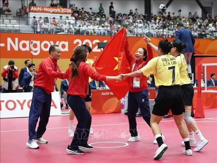 Đội tuyển Việt Nam ăn mừng chiến thắng trong trận chung kết nội dung đôi nữ, môn Cầu mây tại ASIAD 2026, ngày 29/9/2026. Ảnh: THX/TTXVN phát