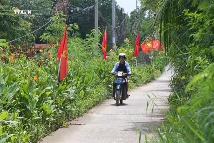 Hệ thống cơ sở hạ tầng vùng đồng bào dân tộc tại Cà Mau được đầu tư hoàn thiện giúp thuận lợi trong giao thương và sản xuất.